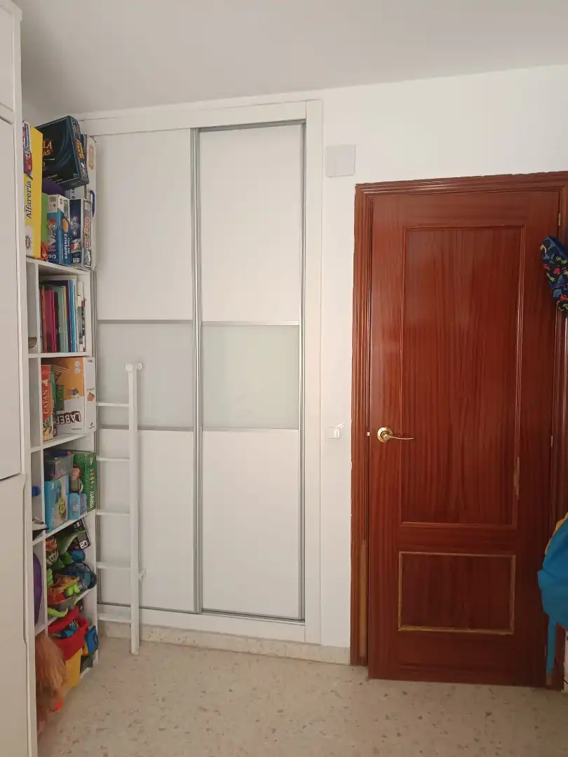 Piso en venta en Calle Héroe de Sostoa, 51, Parque Ayala - Jardín de la Abadía - Huelín Habitación de Piso en venta en Málaga Capital con Terraza y Balcón