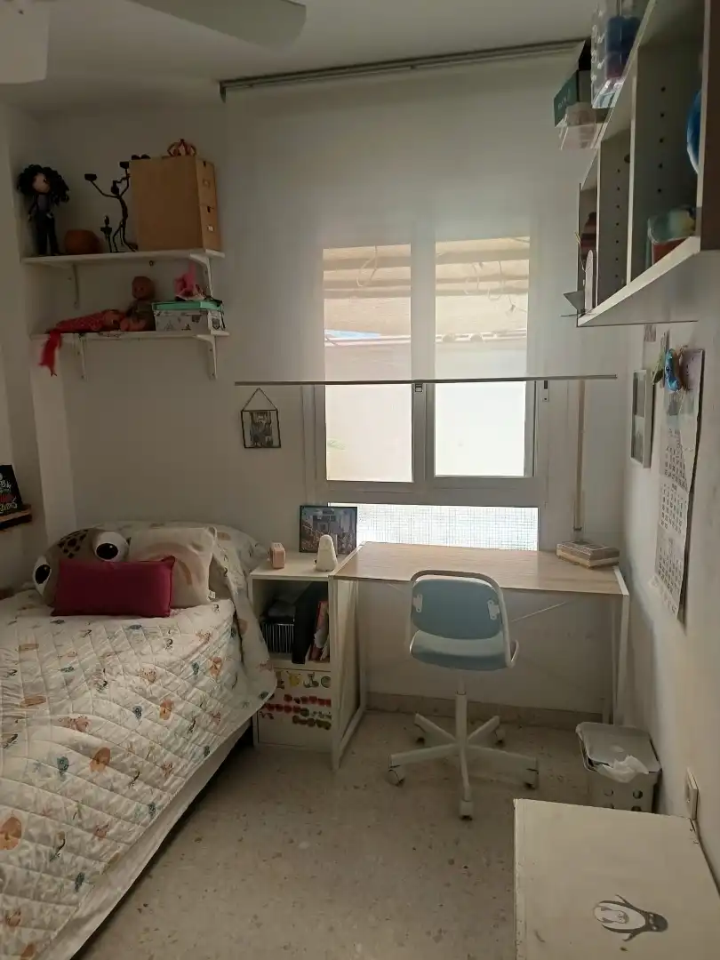 Piso en venta en Calle Héroe de Sostoa, 51, Parque Ayala - Jardín de la Abadía - Huelín Habitación de Piso en venta en Málaga Capital con Terraza y Balcón