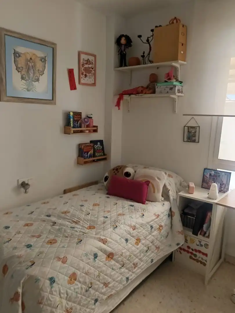 Piso en venta en Calle Héroe de Sostoa, 51, Parque Ayala - Jardín de la Abadía - Huelín Habitación de Piso en venta en Málaga Capital con Terraza y Balcón