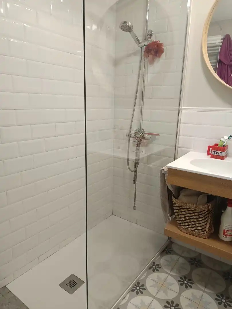 Piso en venta en Calle Héroe de Sostoa, 51, Parque Ayala - Jardín de la Abadía - Huelín Baño de Piso en venta en Málaga Capital con Terraza y Balcón