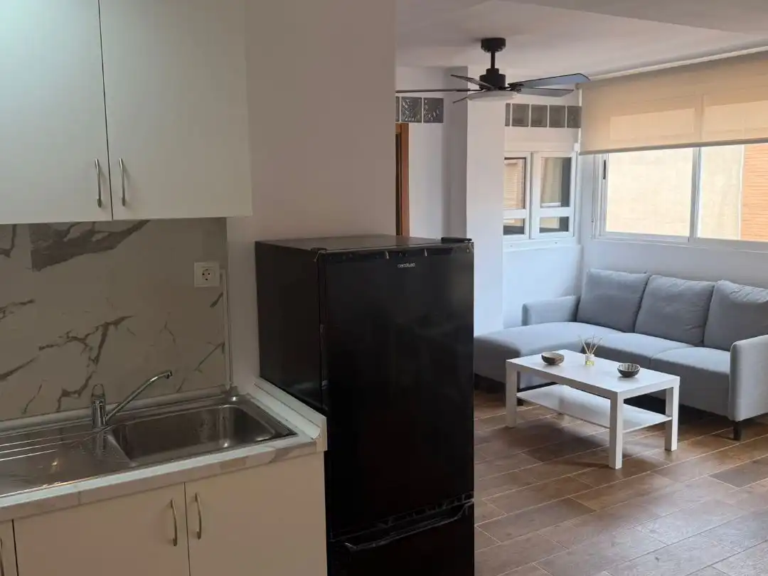 Wohnung zur Miete in Carrer Azorín, 2, Guardamar Playa Küche von Wohnung zur Miete in Guardamar del Segura mit Klimaanlage, Heizung und Möbliert