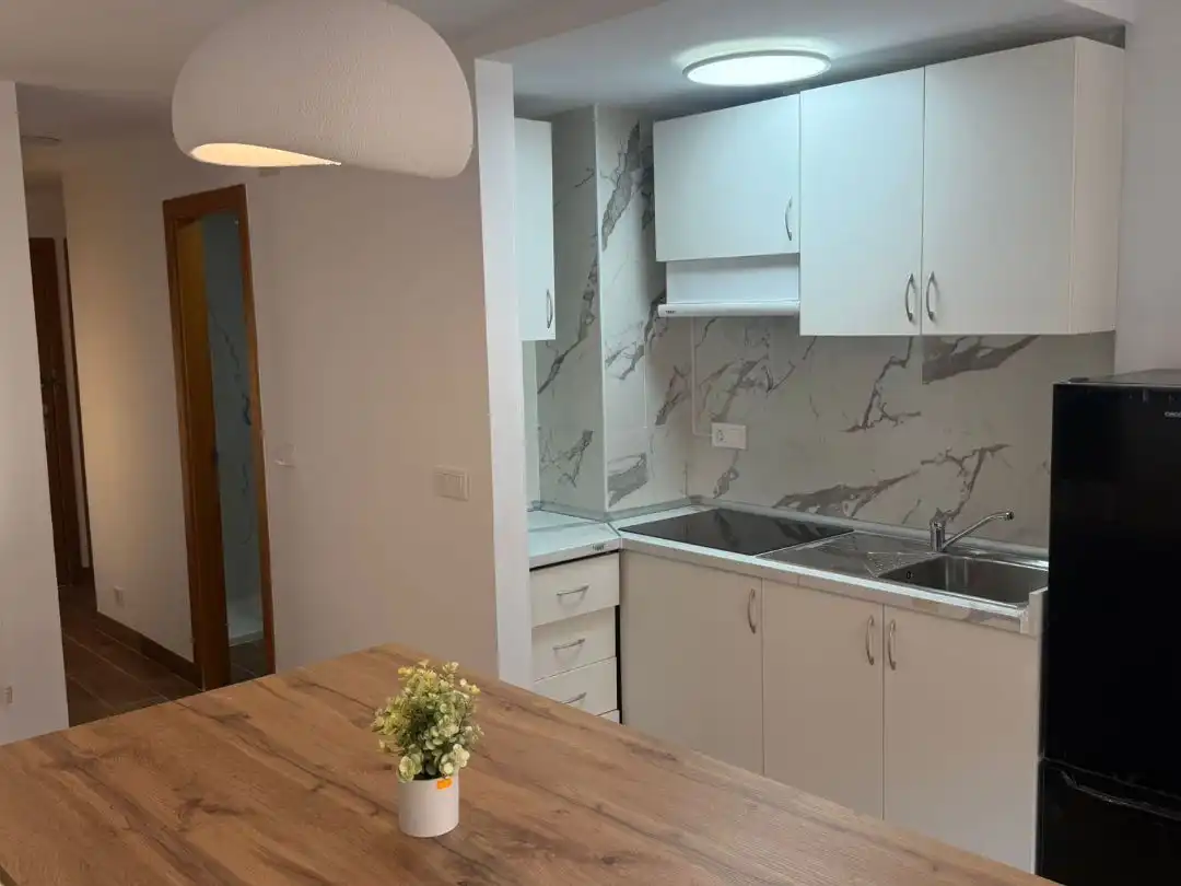 Wohnung zur Miete in Carrer Azorín, 2, Guardamar Playa Küche von Wohnung zur Miete in Guardamar del Segura mit Klimaanlage, Heizung und Möbliert