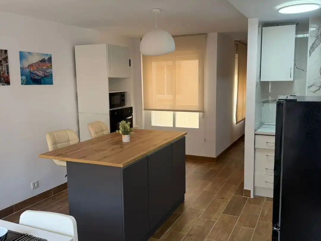 Wohnung zur Miete in Carrer Azorín, 2, Guardamar Playa Küche von Wohnung zur Miete in Guardamar del Segura mit Klimaanlage, Heizung und Möbliert