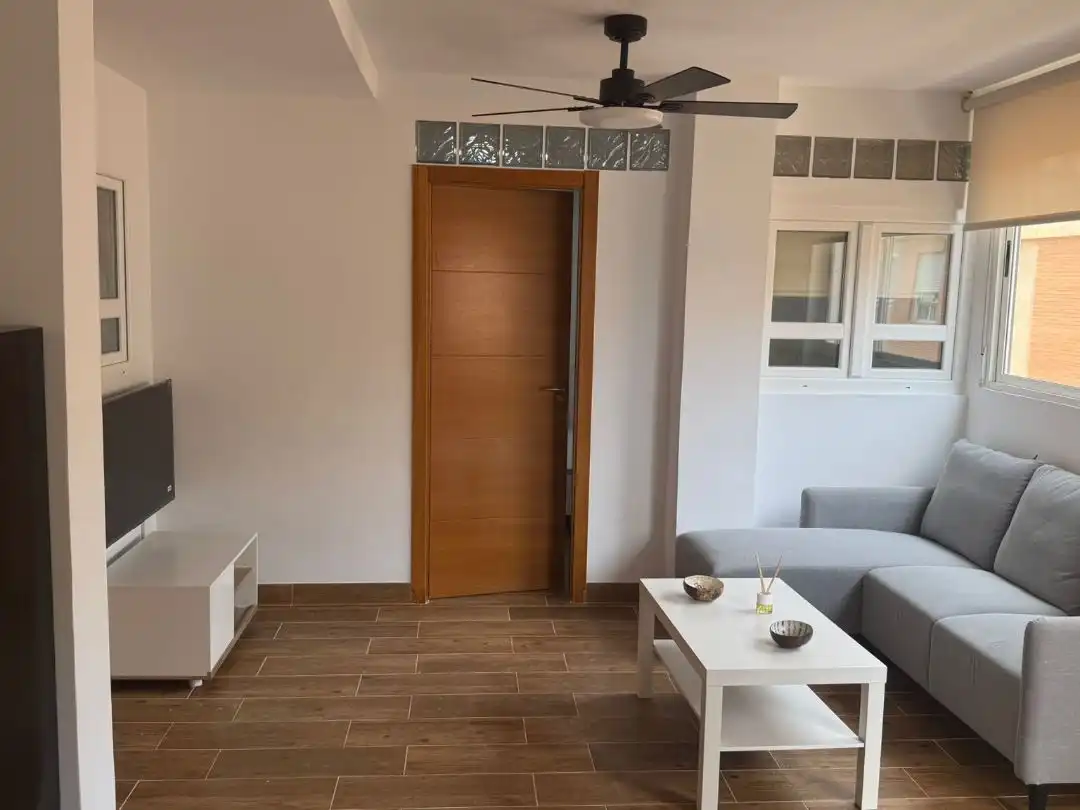 Wohnung zur Miete in Carrer Azorín, 2, Guardamar Playa Wohnung zur Miete in Guardamar del Segura mit Klimaanlage, Heizung und Möbliert