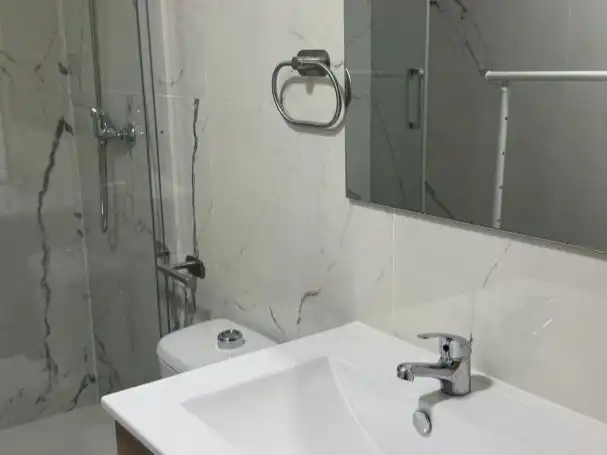 Wohnung zur Miete in Carrer Azorín, 2, Guardamar Playa Badezimmer von Wohnung zur Miete in Guardamar del Segura mit Klimaanlage, Heizung und Möbliert