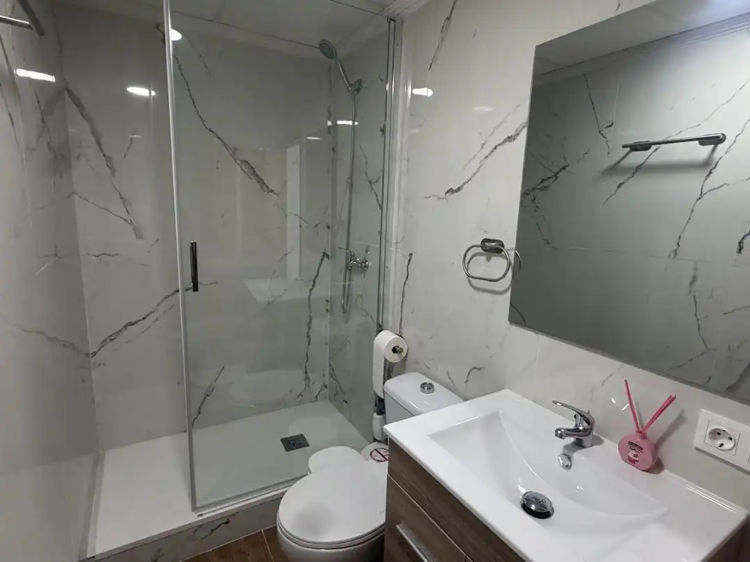 Flat for rent in Carrer Azorín, 2, Guardamar Playa Bathroom of Flat for rent in Guardamar del Segura with Air Conditioner, Heating and Furnished