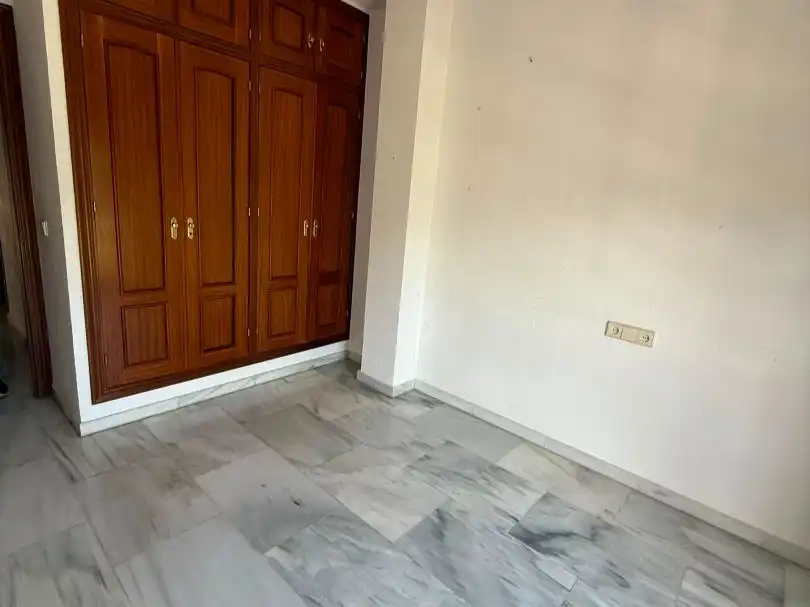 Flat for rent in Plaza de la Flor del Olivo, 4, Ollerías - San Cayetano Flat for rent in Córdoba with Air Conditioner, Heating and Community parking