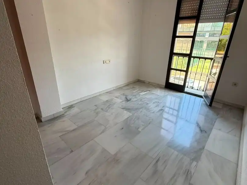 Flat for rent in Plaza de la Flor del Olivo, 4, Ollerías - San Cayetano Flat for rent in Córdoba with Air Conditioner, Heating and Community parking