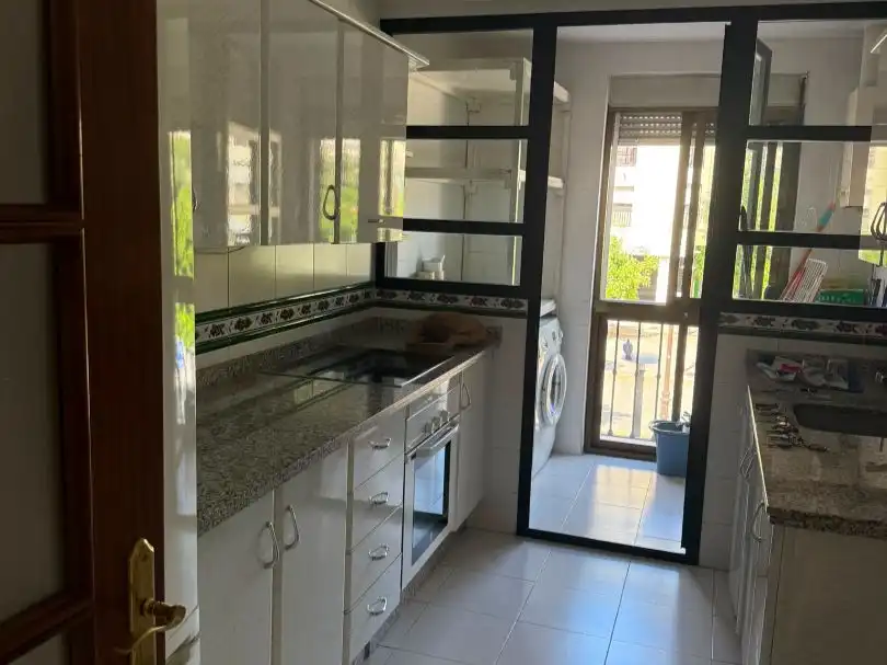 Flat for rent in Plaza de la Flor del Olivo, 4, Ollerías - San Cayetano Kitchen of Flat for rent in Córdoba with Air Conditioner, Heating and Community parking