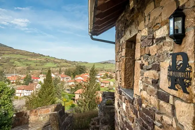Vista exterior de Casa o chalet en venta en Bárcena de Pie de Concha