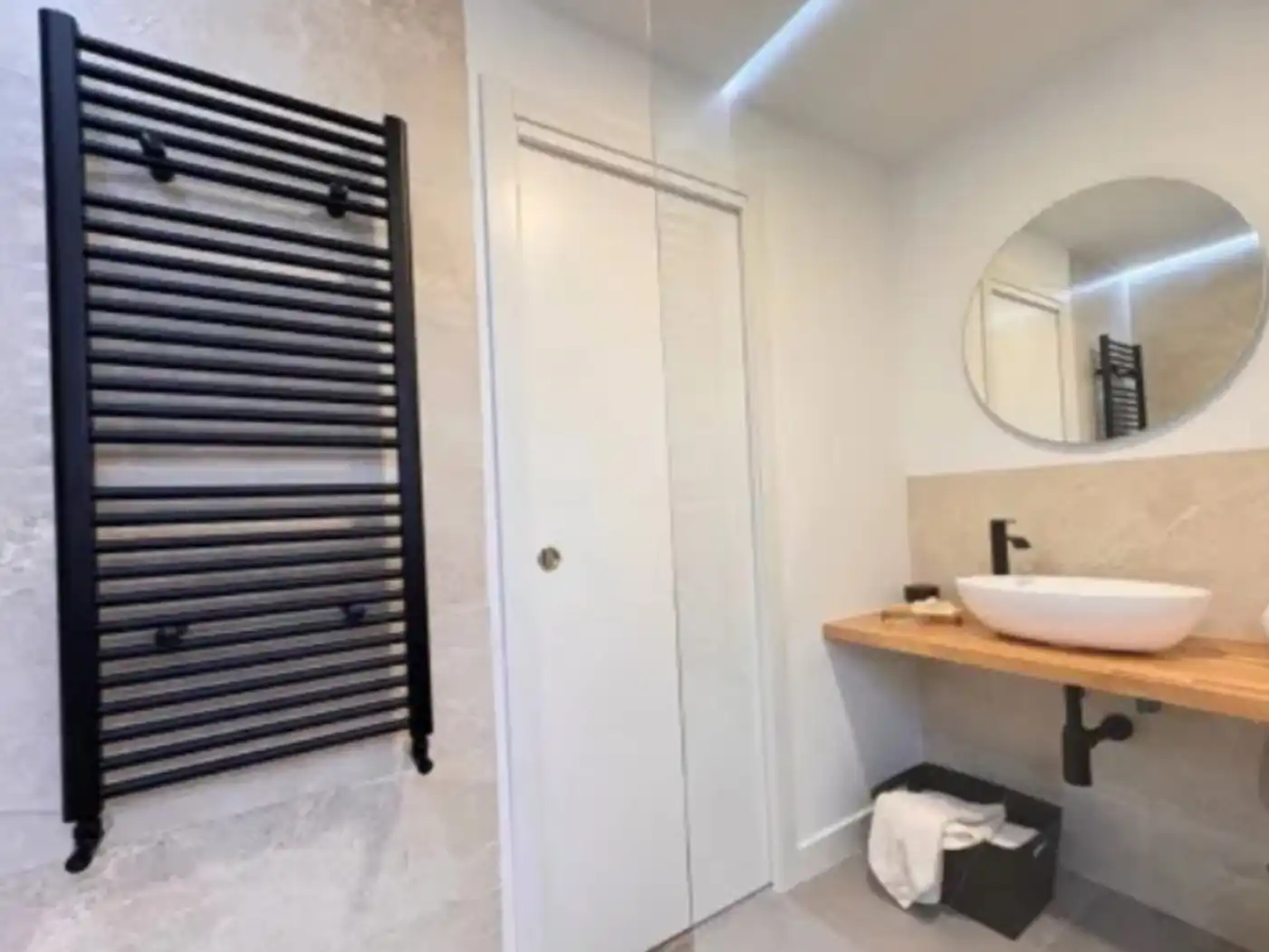 Wohnung zum Verkauf in Calle Tetuán Bloques, 10, Centro ciudad Badezimmer von Wohnung zum Verkauf in Linares mit Klimaanlage und Balkon