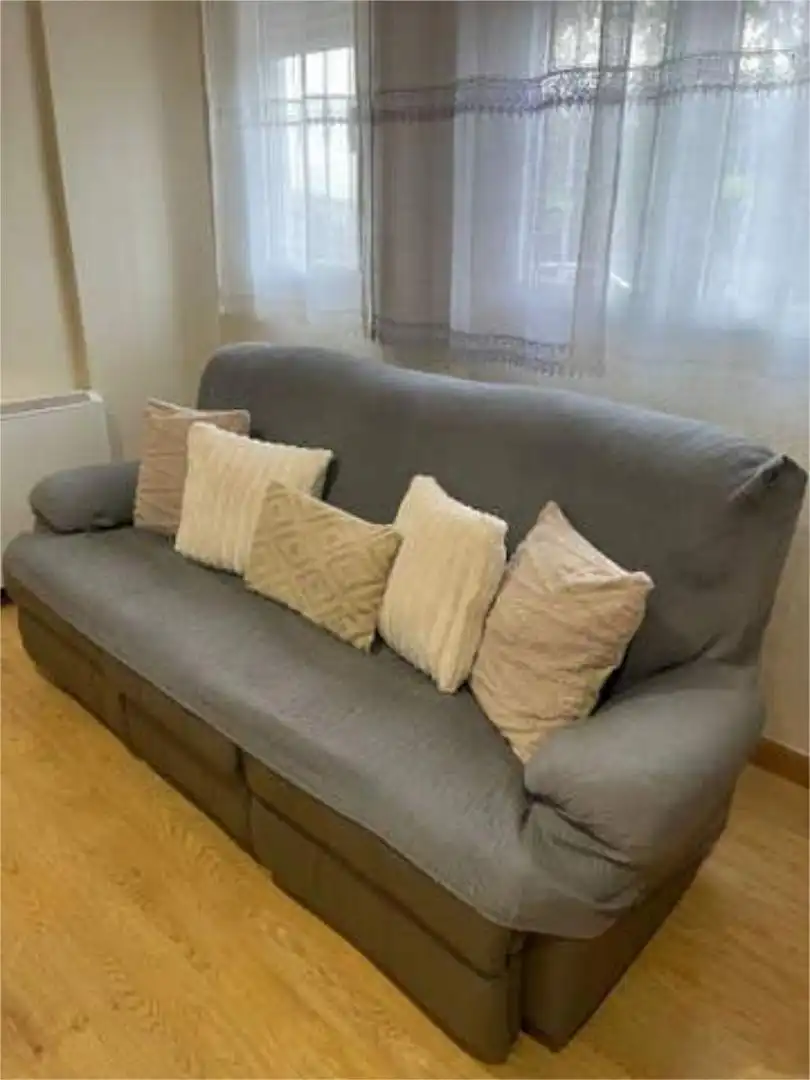 Apartamento de alquiler en Constitución - Balconcillo Sala de estar de Apartamento de alquiler en Guadalajara con Calefacción, Jardín privado y Amueblado