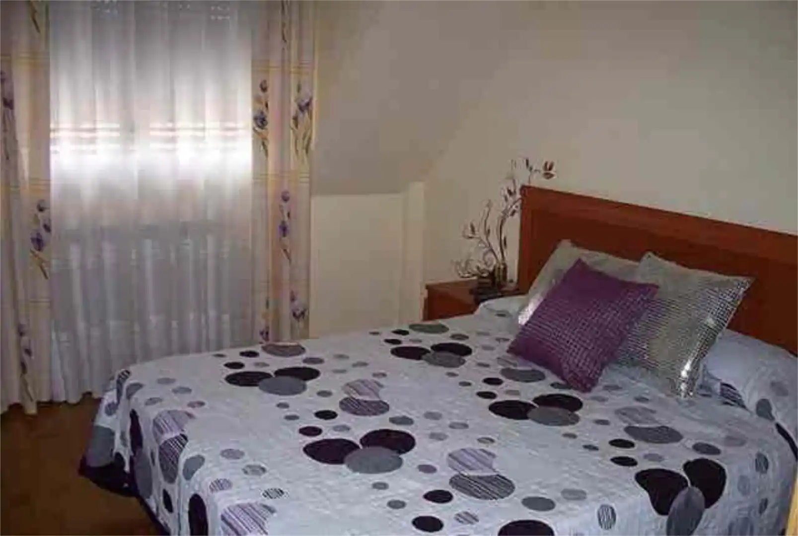 Schlafzimmer von Dachboden zur Miete in Valverde de la Virgen mit Heizung, Terrasse und Möbliert