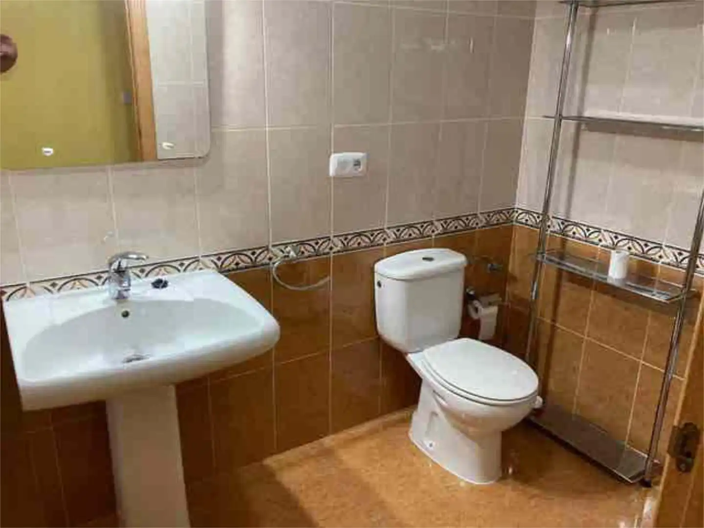 Badezimmer von Dachboden zur Miete in Valverde de la Virgen mit Heizung, Terrasse und Möbliert