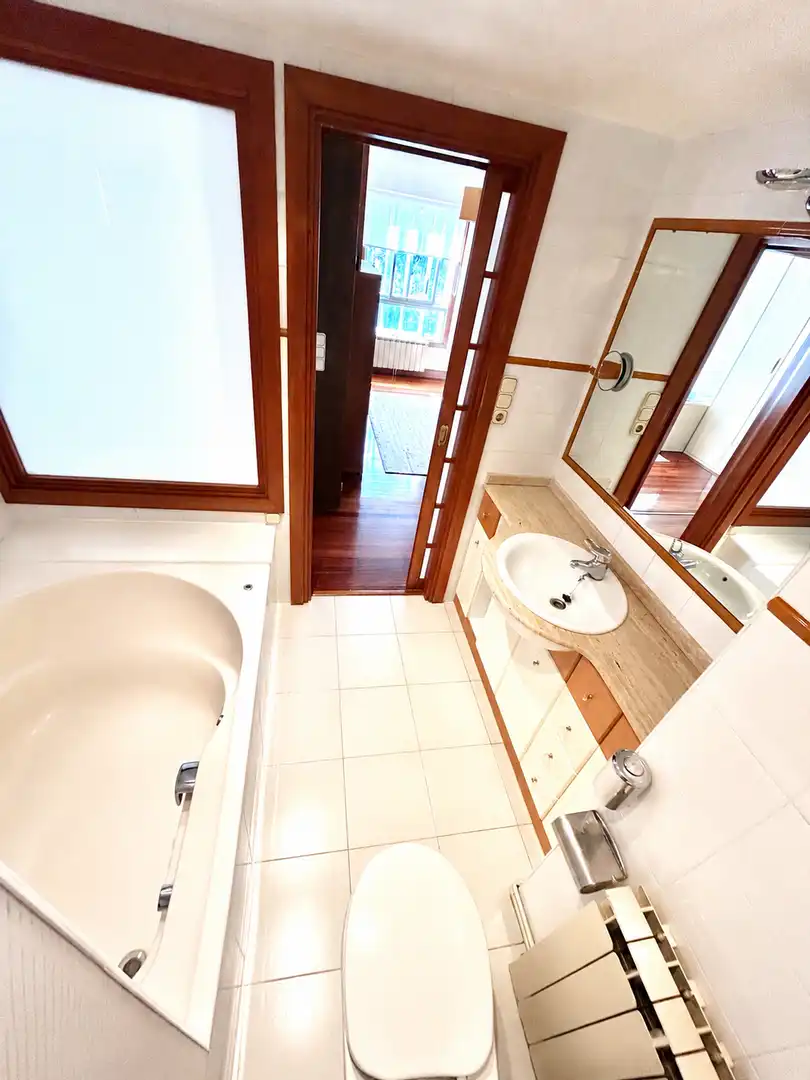 Badezimmer von Wohnung zum Verkauf in Donostia - San Sebastián  mit Terrasse und Balkon