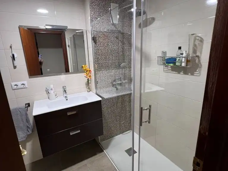 Flat for rent in Calle Don Sancho de Castilla, 11, Centro Bathroom of Flat for rent in Alcalá de Guadaira with Air Conditioner, Parquet flooring and Furnished