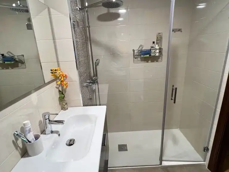 Flat for rent in Calle Don Sancho de Castilla, 11, Centro Bathroom of Flat for rent in Alcalá de Guadaira with Air Conditioner, Parquet flooring and Furnished