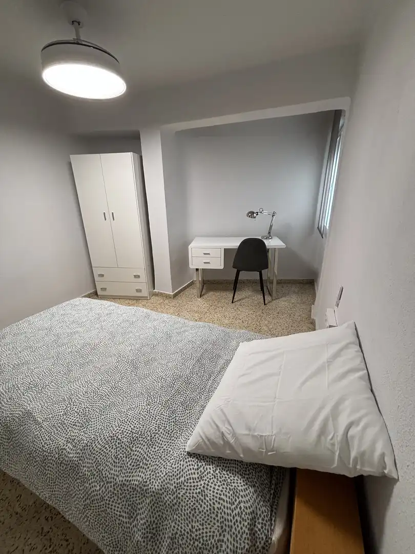 Piso en venta en Plaza Constitución, 4, Zona Concordia Habitación de Piso en venta en Burjassot con Terraza y Balcón