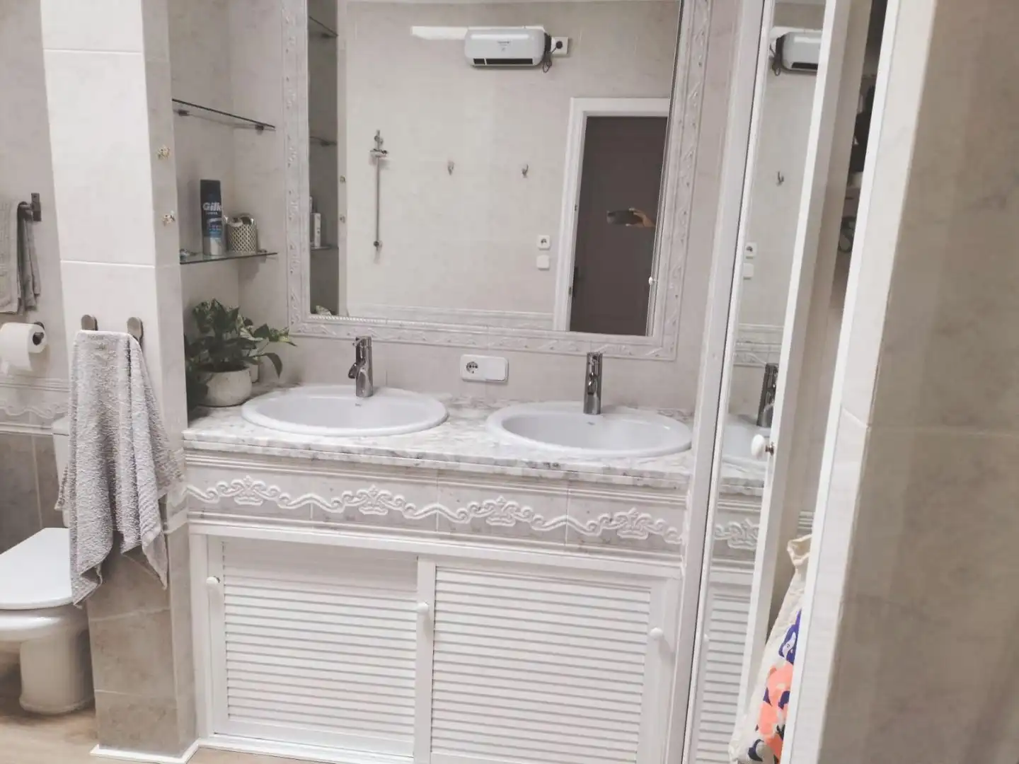 Casa adosada de alquiler en Calle la Casa de Bernarda Alba, 41, San José de la Rinconada Baño de Casa adosada de alquiler en La Rinconada con Aire acondicionado, Calefacción y Parquet