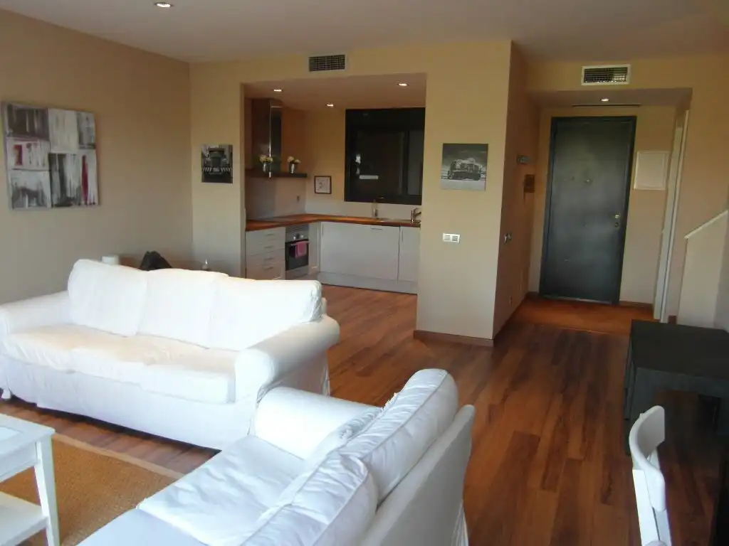 Casa adosada en venda a Carrer de L'aufinac, 2, Bonmont Terres Noves Sala d'estar de Casa adosada en venda en Mont-roig del Camp amb Aire condicionat, Terrassa i Piscina
