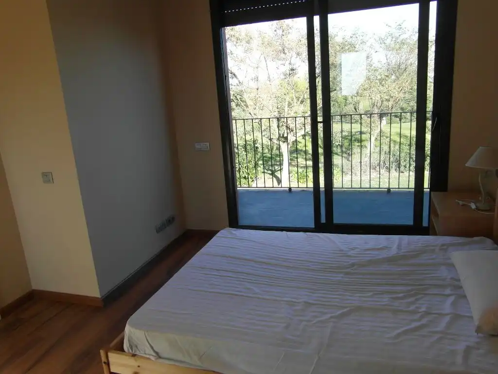 Casa adosada en venda a Carrer de L'aufinac, 2, Bonmont Terres Noves Dormitori de Casa adosada en venda en Mont-roig del Camp amb Aire condicionat, Terrassa i Piscina