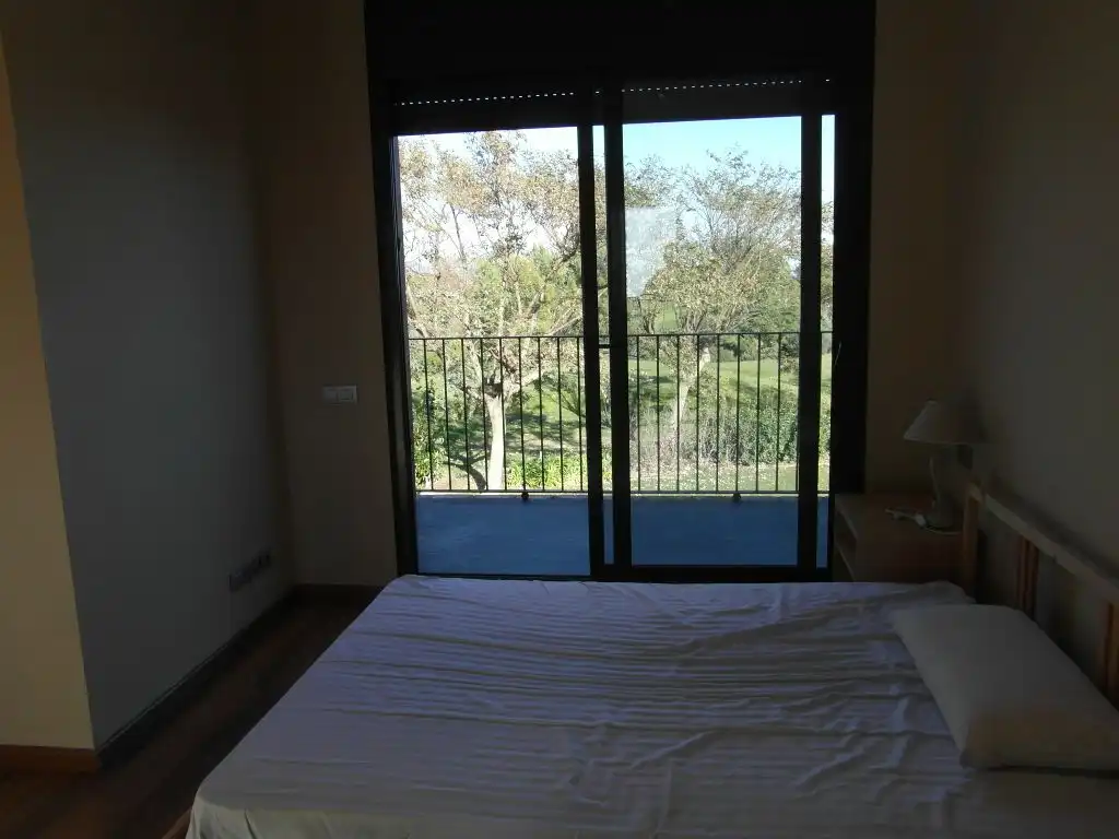 Casa adosada en venda a Carrer de L'aufinac, 2, Bonmont Terres Noves Dormitori de Casa adosada en venda en Mont-roig del Camp amb Aire condicionat, Terrassa i Piscina