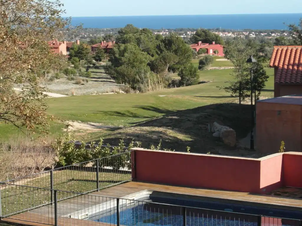 Casa adosada en venda a Carrer de L'aufinac, 2, Bonmont Terres Noves Jardí de Casa adosada en venda en Mont-roig del Camp amb Aire condicionat, Terrassa i Piscina