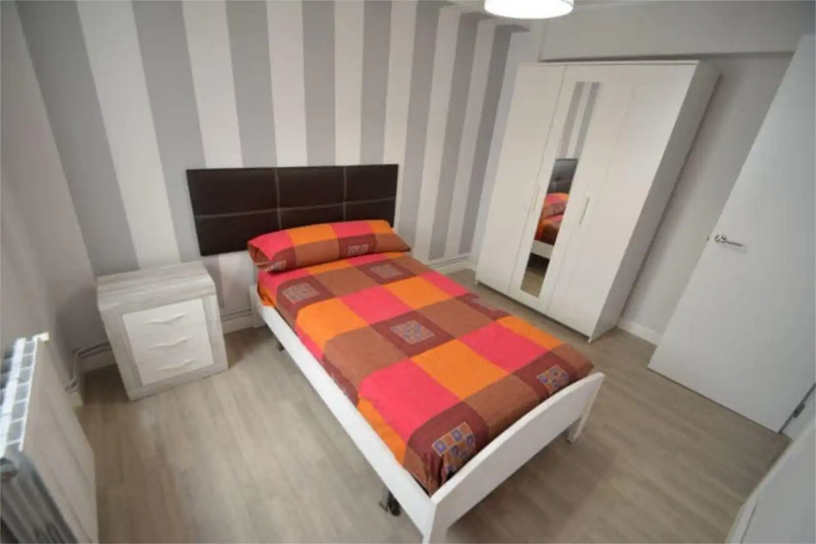Bedroom of Flat for rent in Burgos