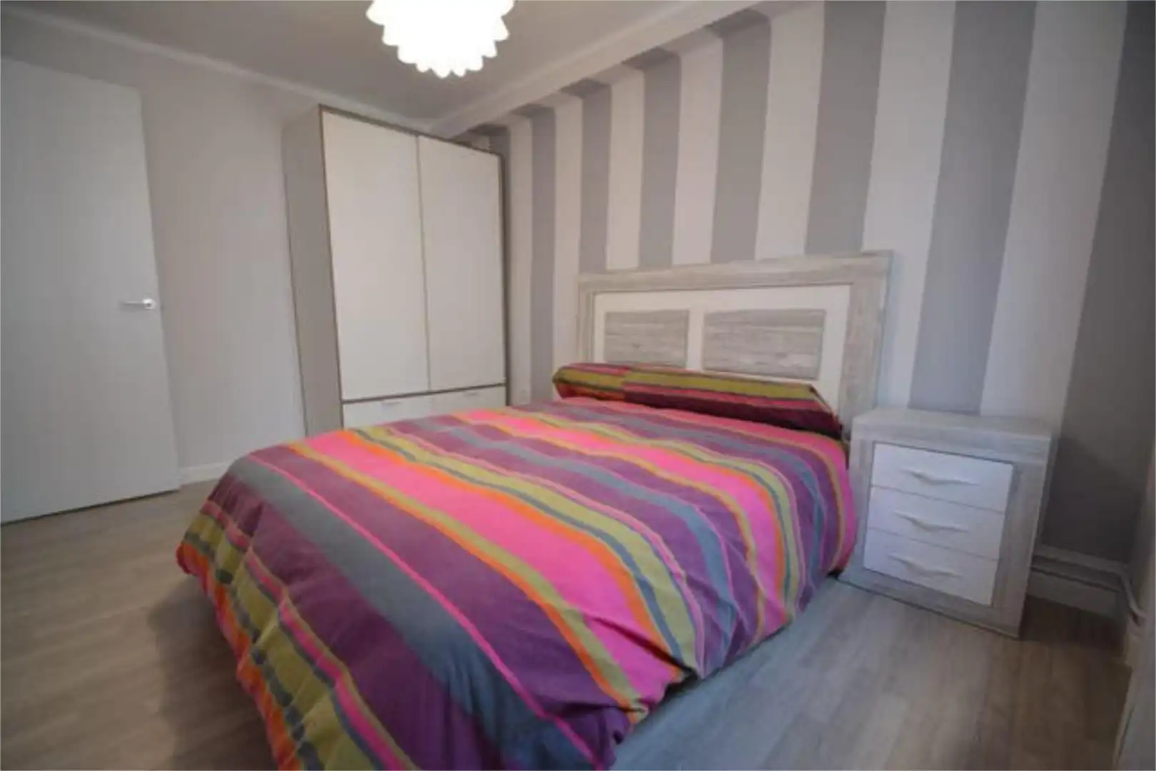 Bedroom of Flat for rent in Burgos