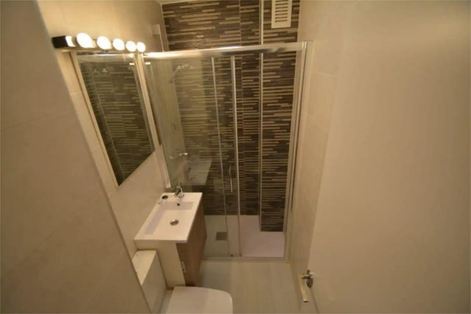 Bathroom of Flat for rent in Burgos