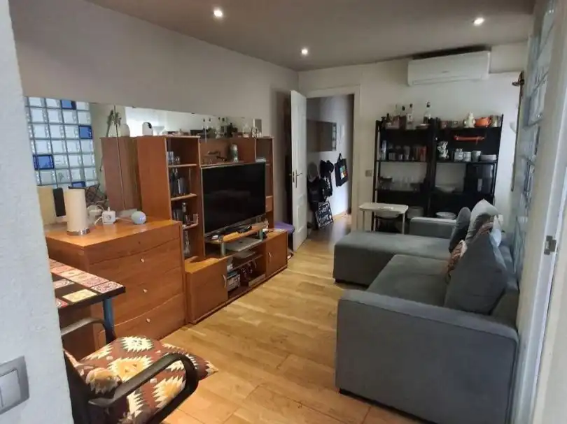 Piso en venta en Calle de Tembleque, 50, Aluche Sala de estar de Piso en venta en Madrid Capital con Aire acondicionado