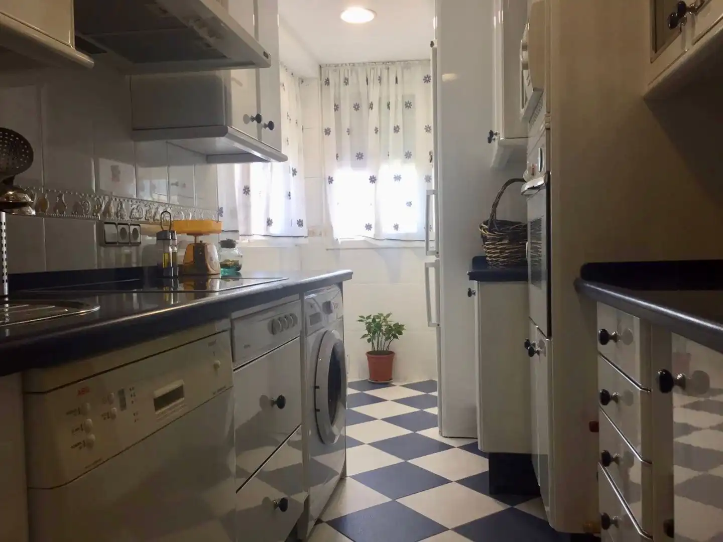Flat for rent in Plaza los Pinos, Chapín - Campus Universitario - Navinco Kitchen of Flat for rent in Jerez de la Frontera with Air Conditioner and Furnished