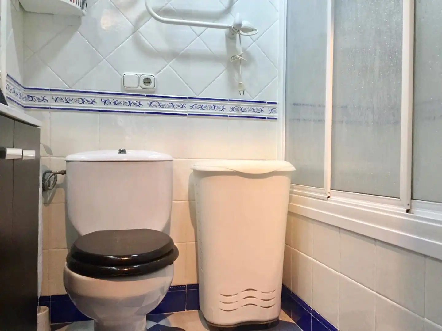 Flat for rent in Plaza los Pinos, Chapín - Campus Universitario - Navinco Bathroom of Flat for rent in Jerez de la Frontera with Air Conditioner and Furnished
