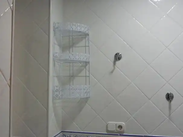 Flat for rent in Plaza los Pinos, Chapín - Campus Universitario - Navinco Bathroom of Flat for rent in Jerez de la Frontera with Air Conditioner and Furnished