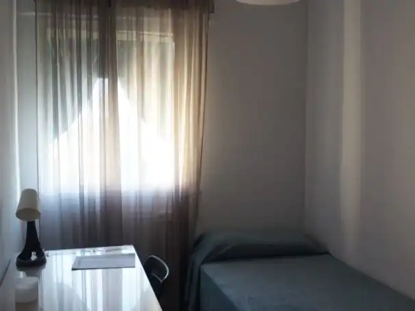 Flat for rent in Plaza los Pinos, Chapín - Campus Universitario - Navinco Bedroom of Flat for rent in Jerez de la Frontera with Air Conditioner and Furnished