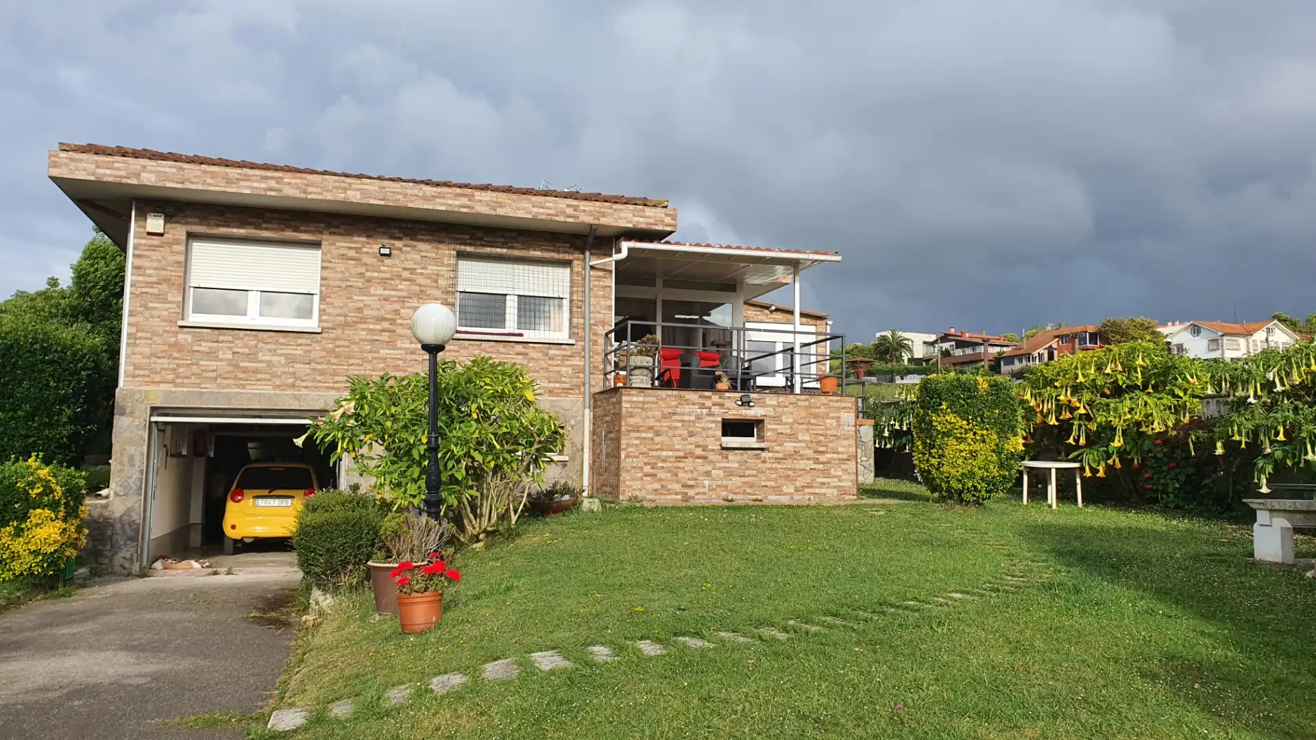 Casa o xalet en venda a Camino Mimosas, 350, Somió Vista exterior de Casa o xalet en venda en Gijón amb Calefacció, Jardí privat i Terrassa