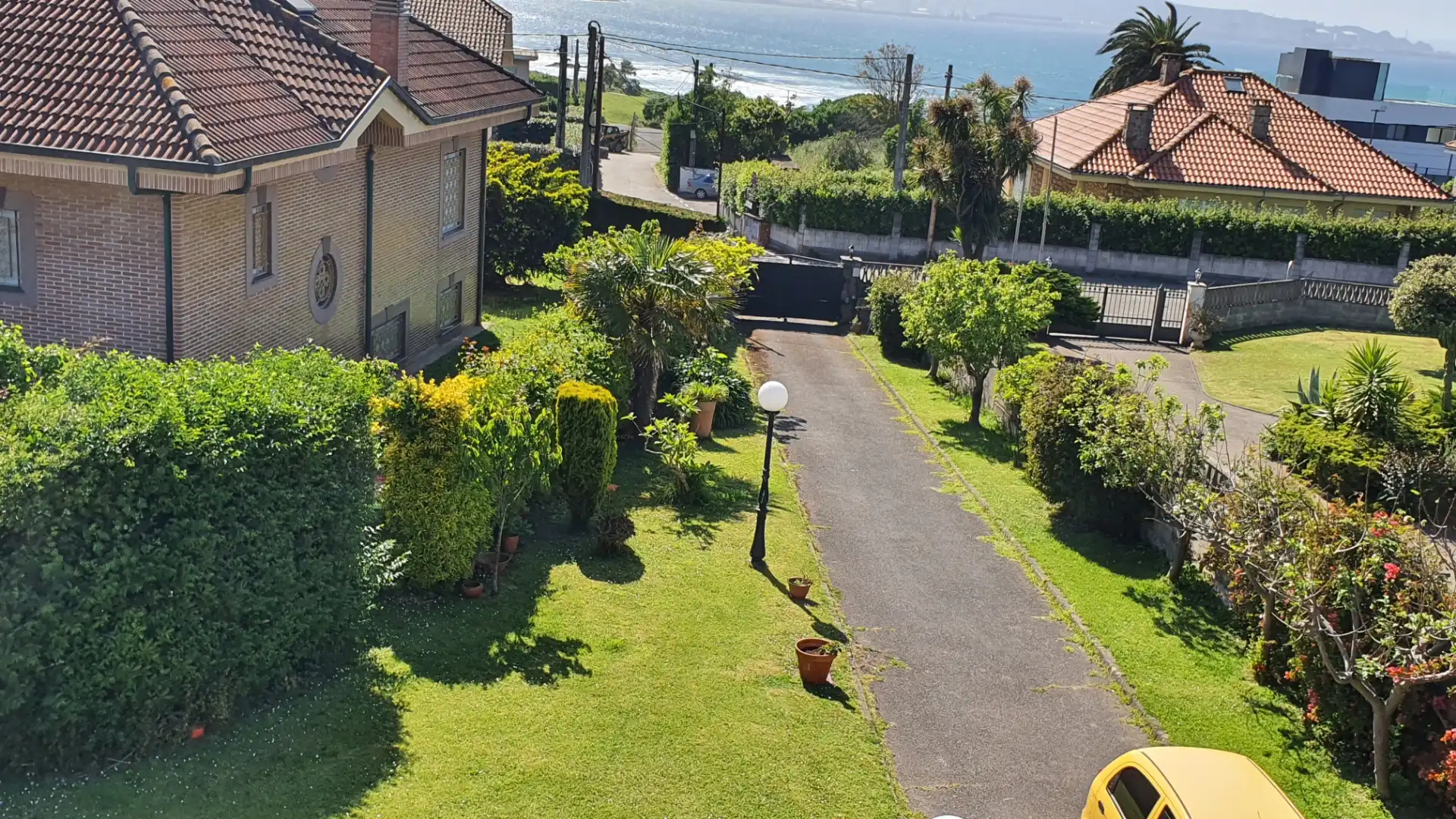 Casa o xalet en venda a Camino Mimosas, 350, Somió Vista exterior de Casa o xalet en venda en Gijón amb Calefacció, Jardí privat i Terrassa