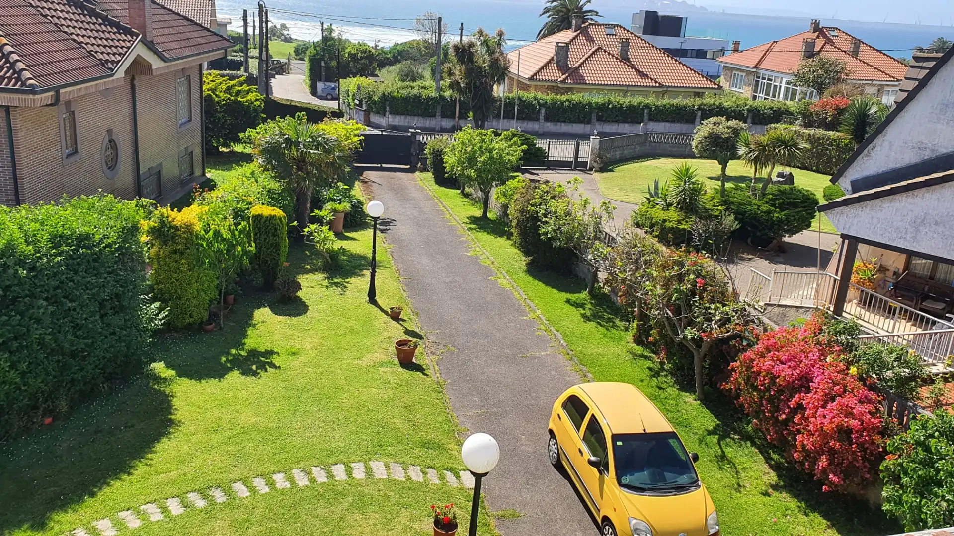 Casa o xalet en venda a Camino Mimosas, 350, Somió Vista exterior de Casa o xalet en venda en Gijón amb Calefacció, Jardí privat i Terrassa