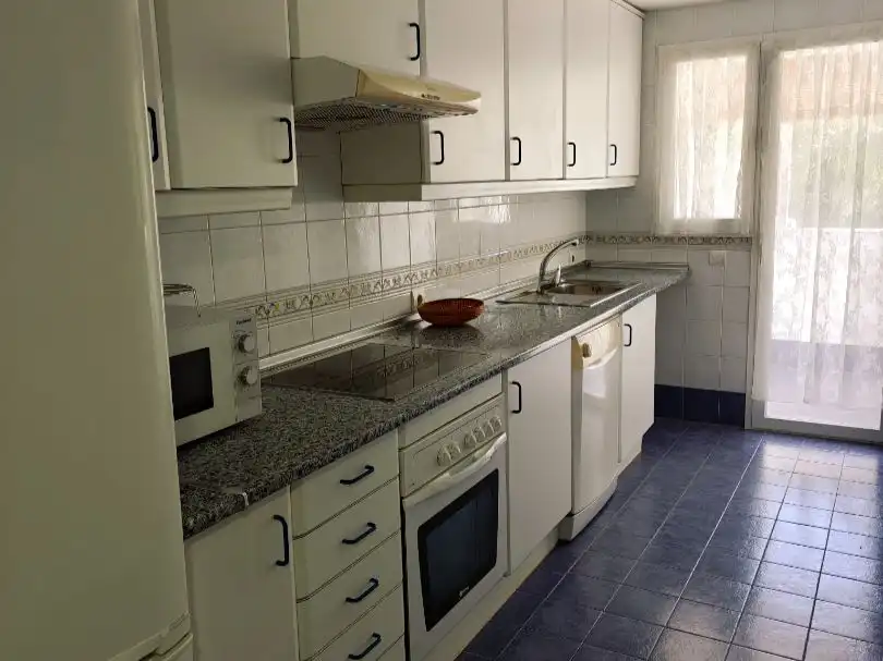 Piso en venta en Urbanizacion Bahia de Casares, 41, Bahía de Casares Cocina de Piso en venta en Casares con Terraza, Piscina y Amueblado