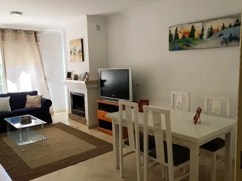 Piso en venta en Urbanizacion Bahia de Casares, 41, Bahía de Casares Sala de estar de Piso en venta en Casares con Terraza, Piscina y Amueblado