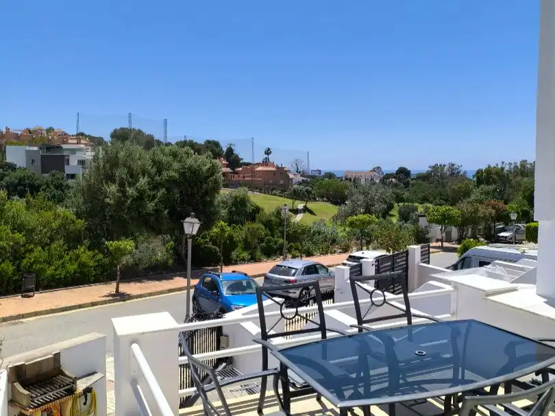 Casa adosada de lloguer a La Reserva, 6006, Reserva de Marbella Terrassa de Casa adosada de lloguer en Marbella amb Aire condicionat, Calefacció i Jardí privat