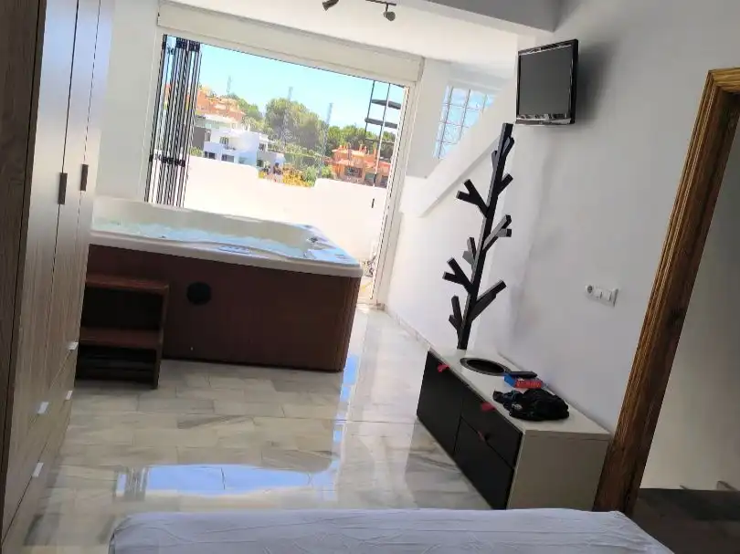 Casa adosada de lloguer a La Reserva, 6006, Reserva de Marbella Terrassa de Casa adosada de lloguer en Marbella amb Aire condicionat, Calefacció i Jardí privat