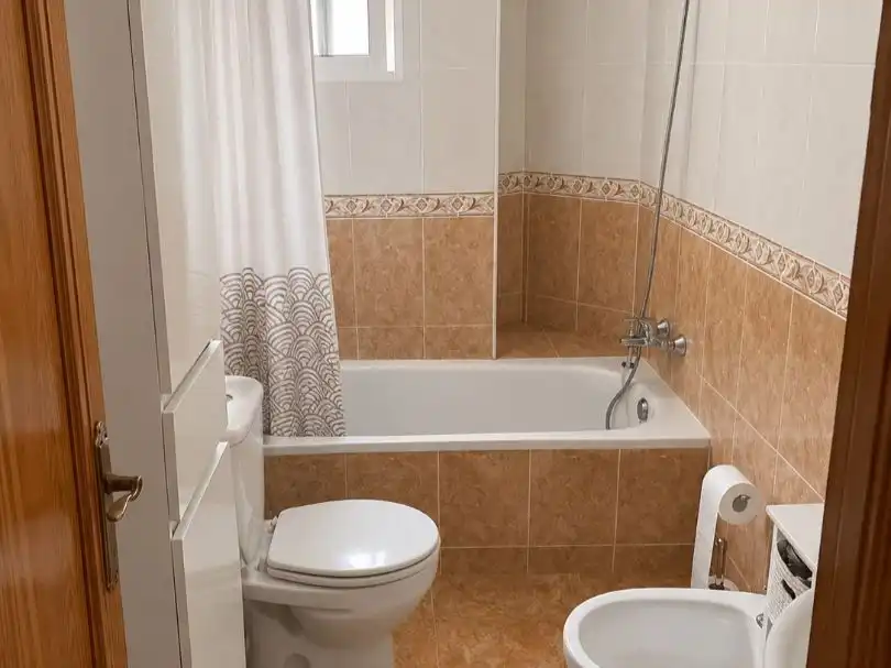 Baño de Piso en venta en Torrevieja con Aire acondicionado, Jardín privado y Terraza