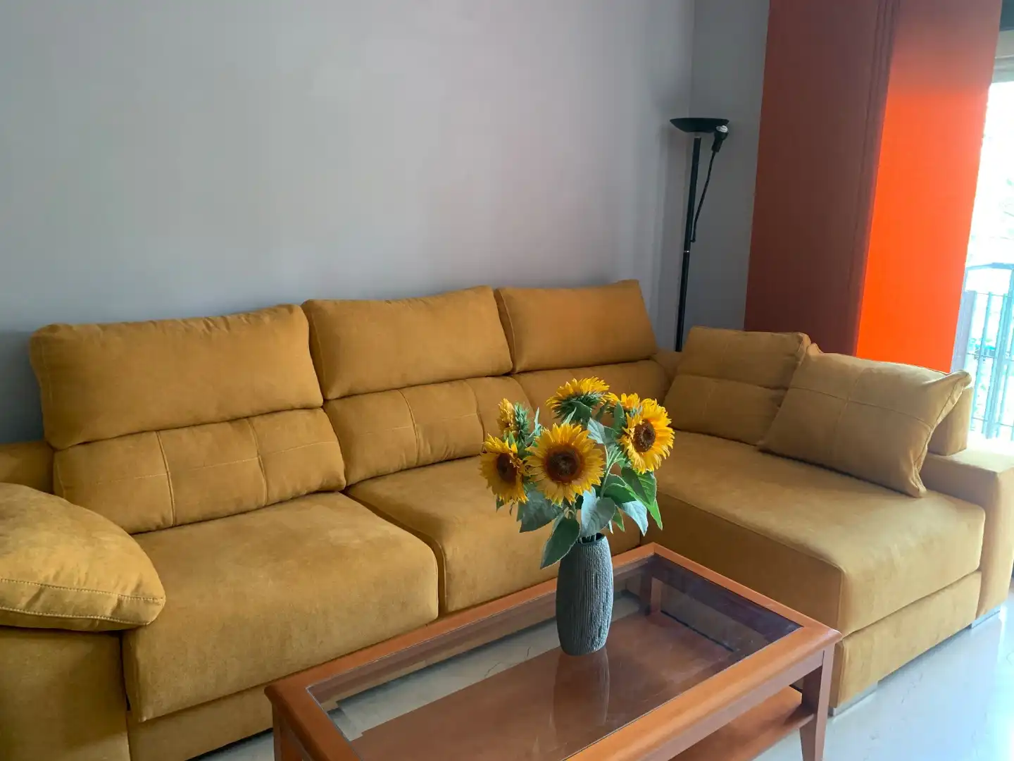 Wohnung zur Miete in Avenida de las Ciencias, 33, Colores - Entreparques Wohnzimmer von Wohnung zur Miete in Sevilla Capital mit Klimaanlage, Terrasse und Schwimmbad