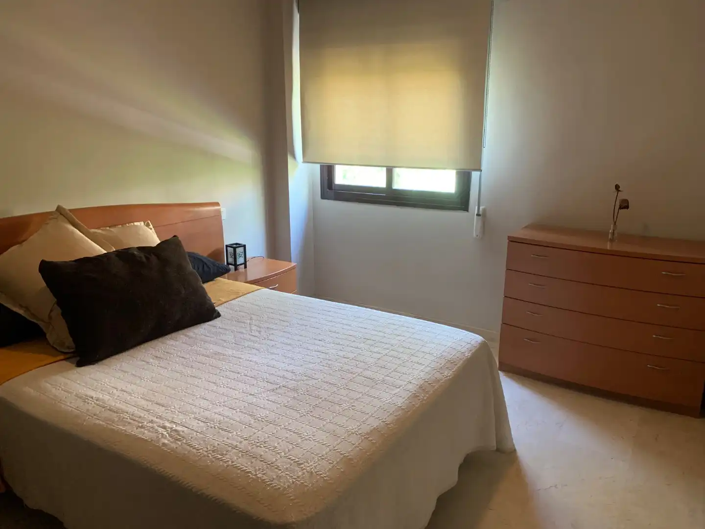 Wohnung zur Miete in Avenida de las Ciencias, 33, Colores - Entreparques Schlafzimmer von Wohnung zur Miete in Sevilla Capital mit Klimaanlage, Terrasse und Schwimmbad