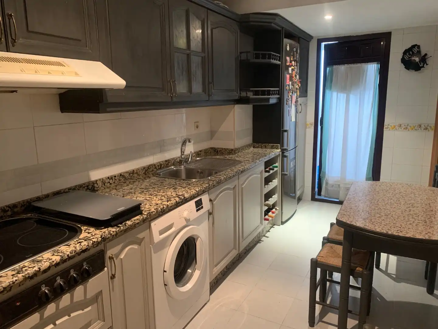 Wohnung zur Miete in Avenida de las Ciencias, 33, Colores - Entreparques Küche von Wohnung zur Miete in Sevilla Capital mit Klimaanlage, Terrasse und Schwimmbad