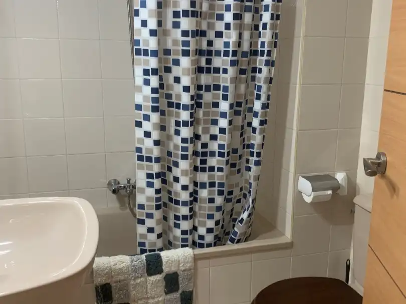 Wohnung zur Miete in Avenida de las Ciencias, 33, Colores - Entreparques Badezimmer von Wohnung zur Miete in Sevilla Capital mit Klimaanlage, Terrasse und Schwimmbad