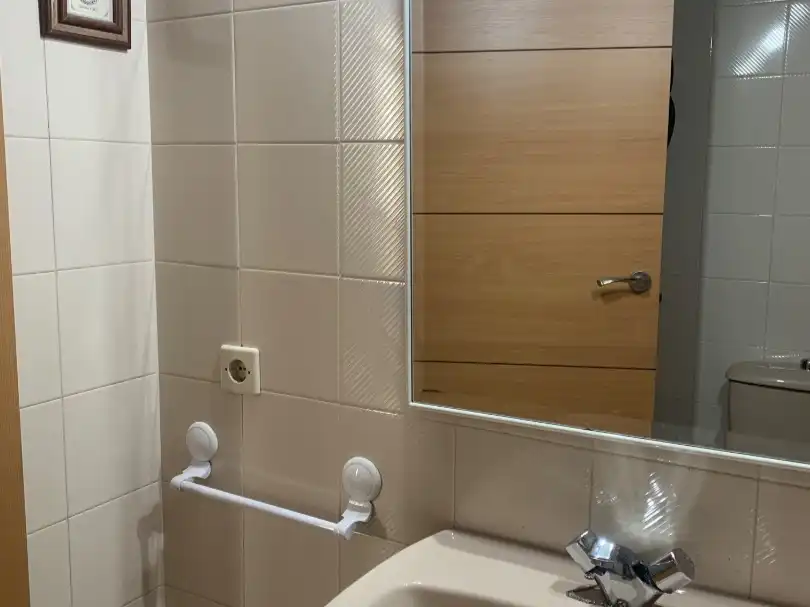 Wohnung zur Miete in Avenida de las Ciencias, 33, Colores - Entreparques Badezimmer von Wohnung zur Miete in Sevilla Capital mit Klimaanlage, Terrasse und Schwimmbad