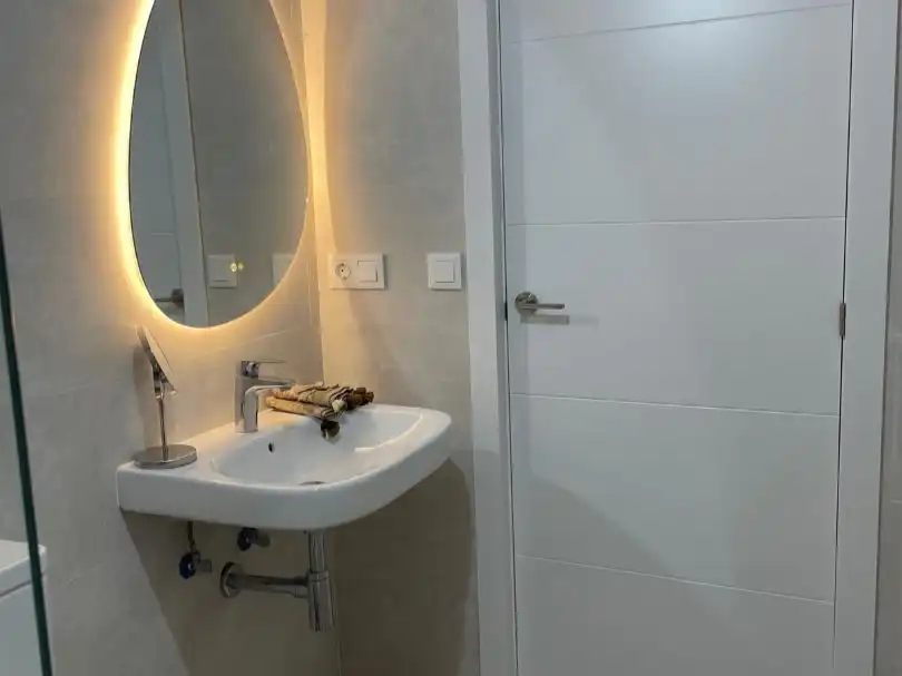 Flat for rent in Calle San Juan, 35, El Pópulo - Santa María Bathroom of Flat for rent in Cádiz with Furnished, Balcony and Video intercom