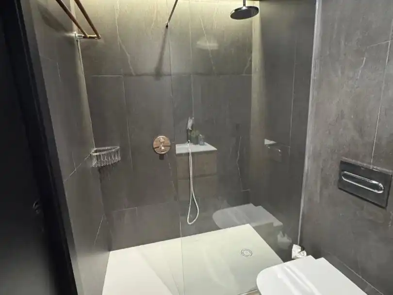 Flat for rent in Calle Prosperidad, 28, Salamanca - Uruguay Bathroom of Flat for rent in Santa Cruz de Tenerife with Air Conditioner and Furnished